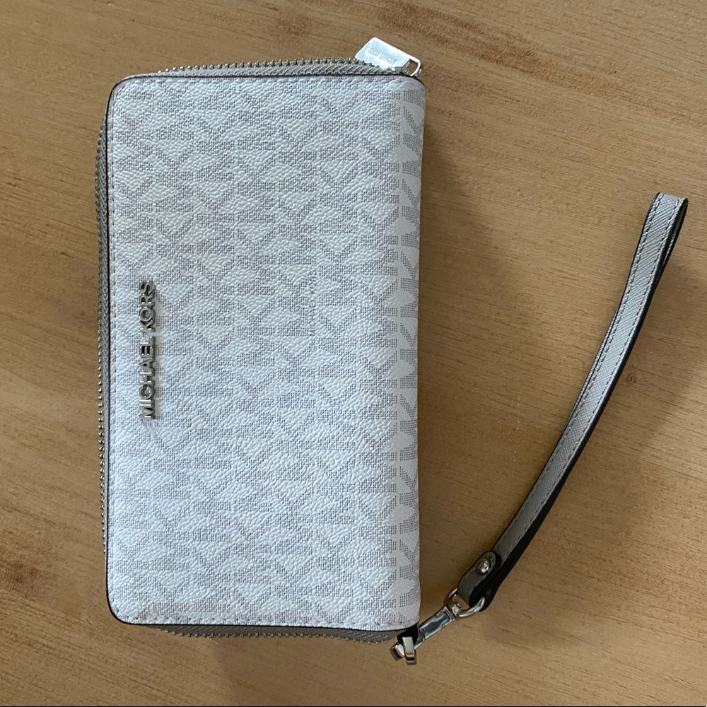 Wristlet